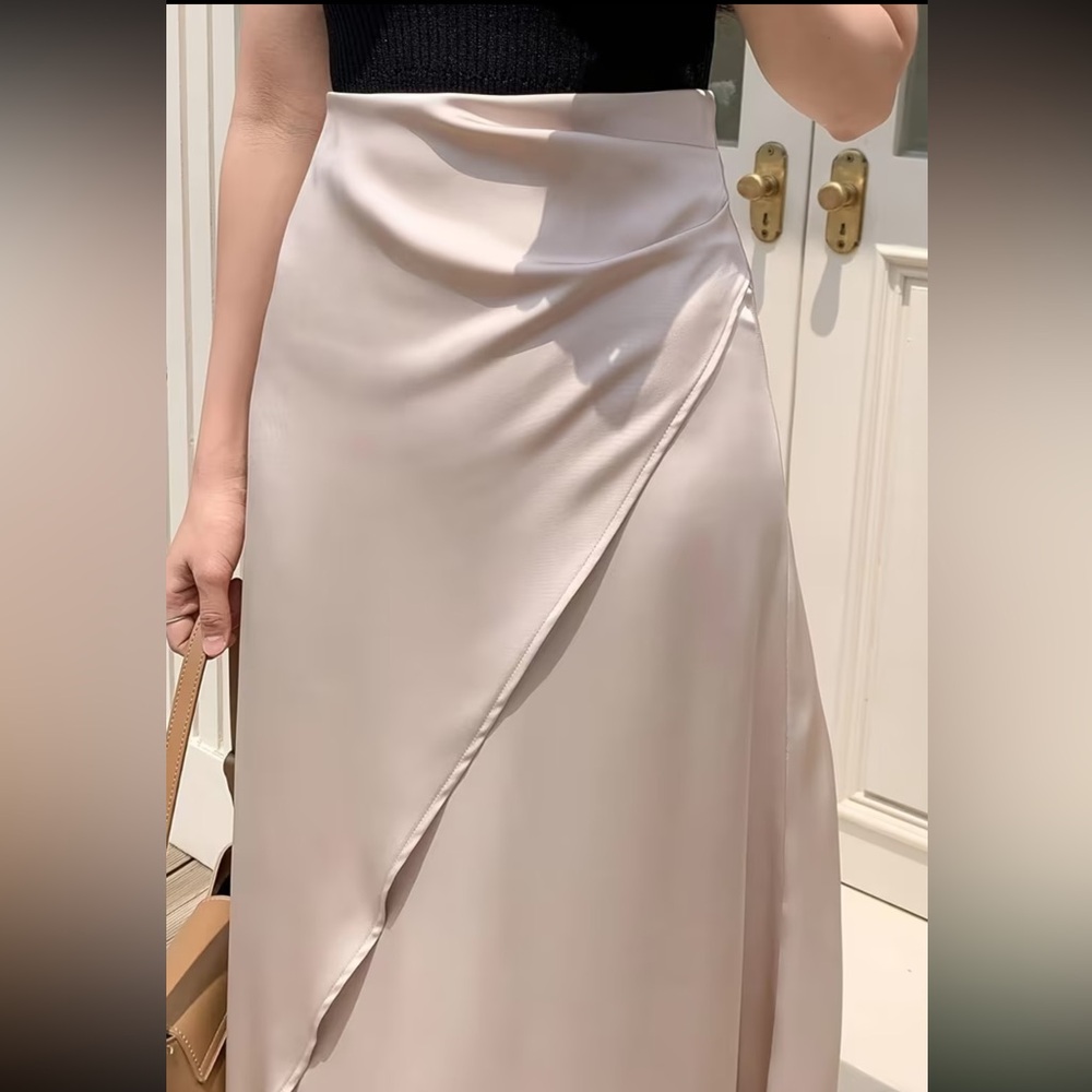 Elegant Women's Skirt - Picture 4 of 4